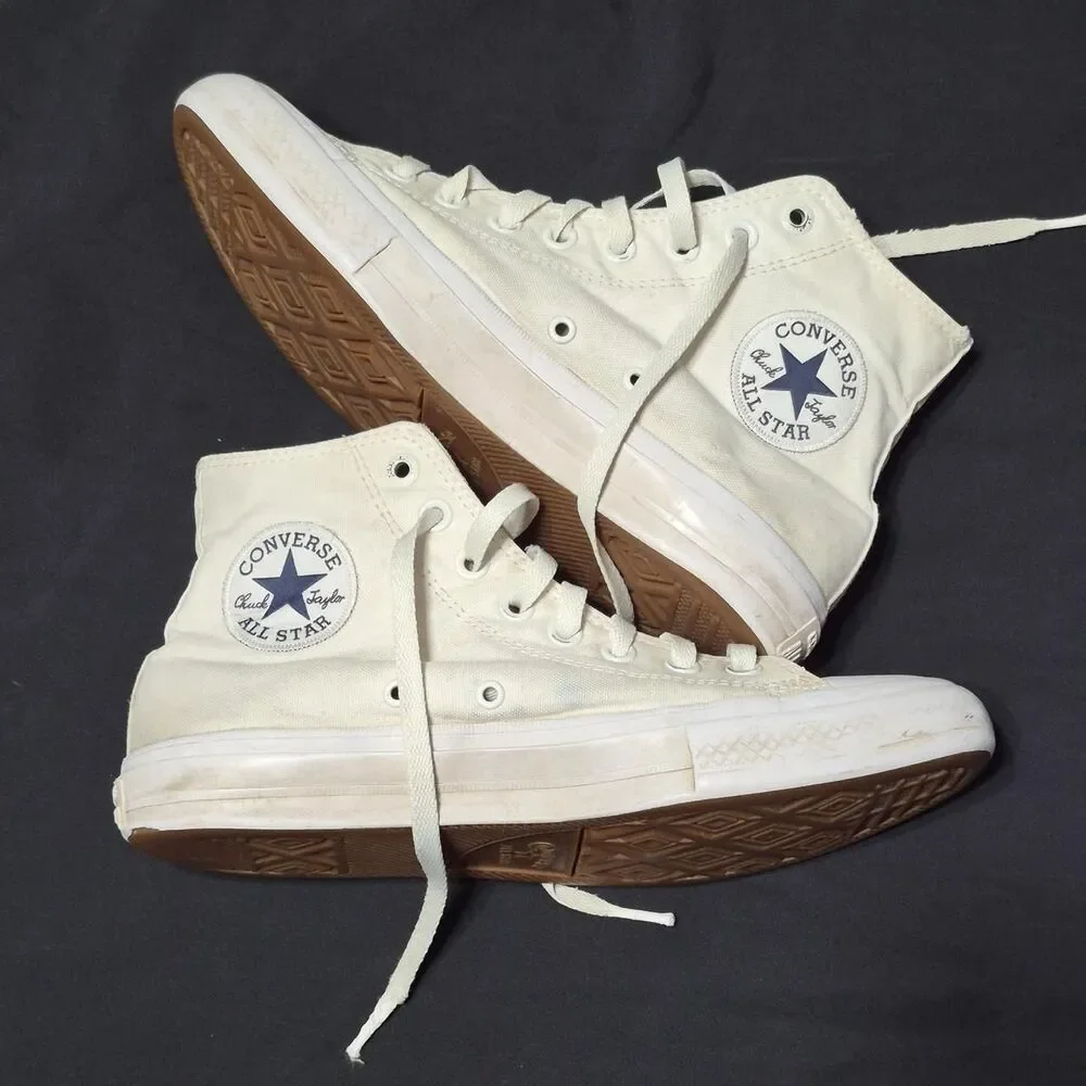 Discontinued Chuck Taylor II Unisex White and Cream Converse Size 7/9